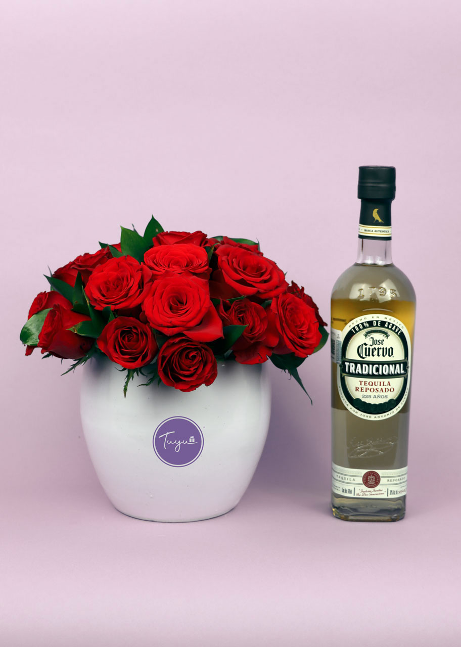 Rosas y Tequila