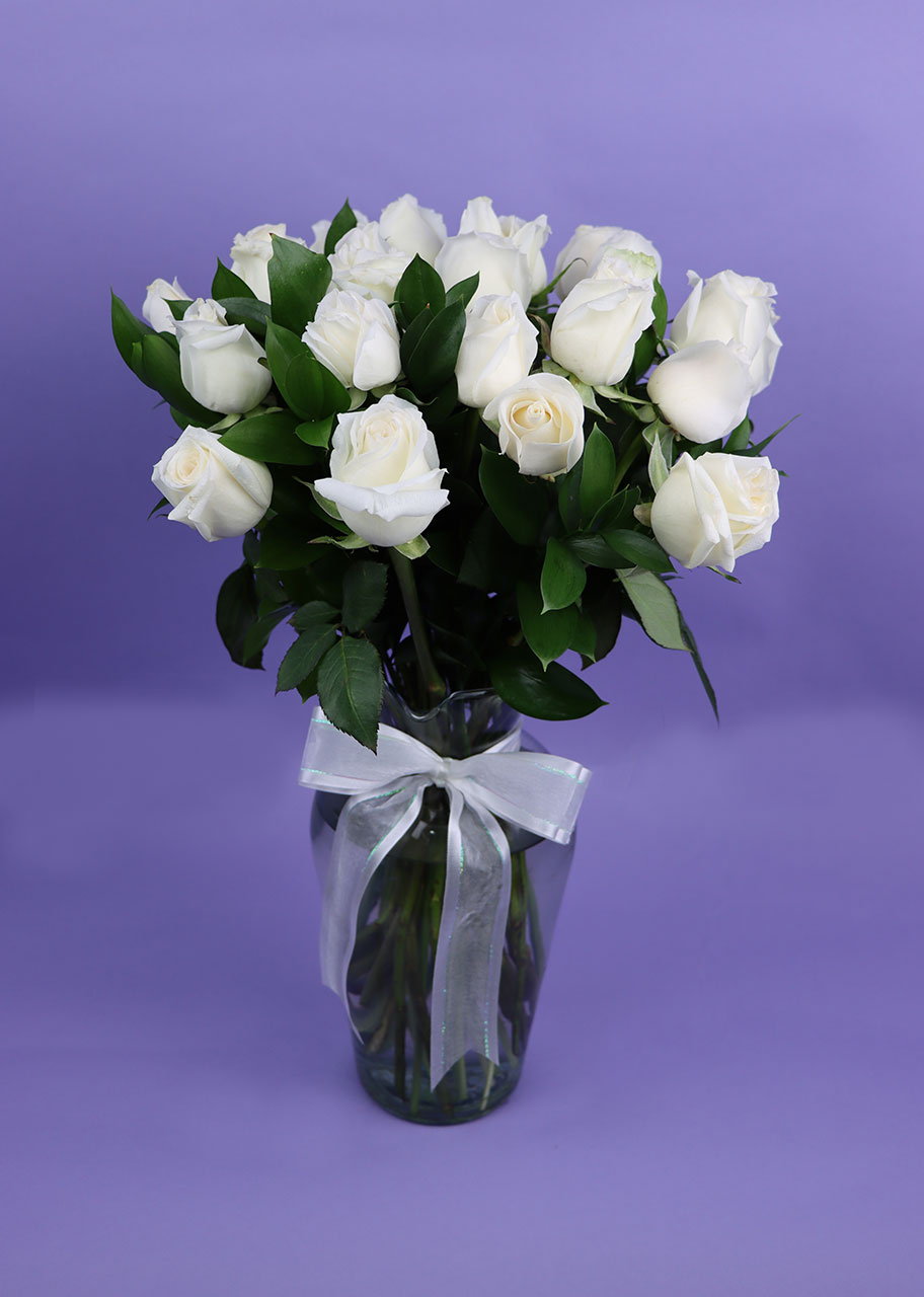 Maravilloso en Blanco con 24 Rosas Blancas 