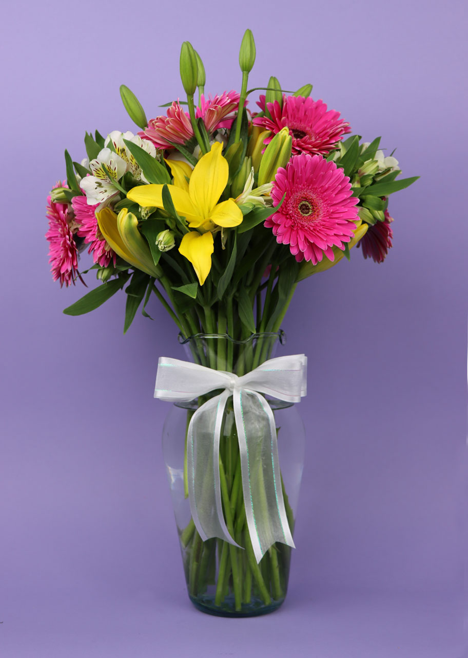 Felicidad a Color con Gerberas, Lilis y Astromelias 