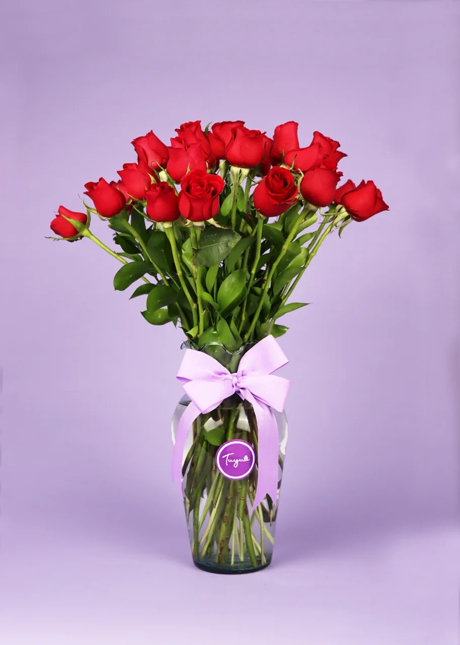 Maravilloso en Rojo con 24 Rosas Rojas  