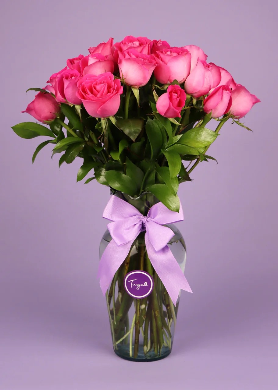 Maravilloso en Rosa con 24 Rosas Fiusha         